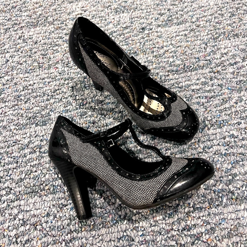Dexflex comfort T-strap heels black and gray gatsby 1920s